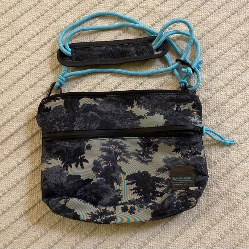 Lululemon Athletica Patch Logo Crossbody bag